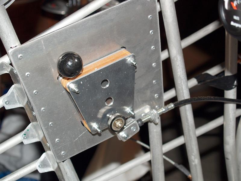 0778.jpg - Throttle and bracket.